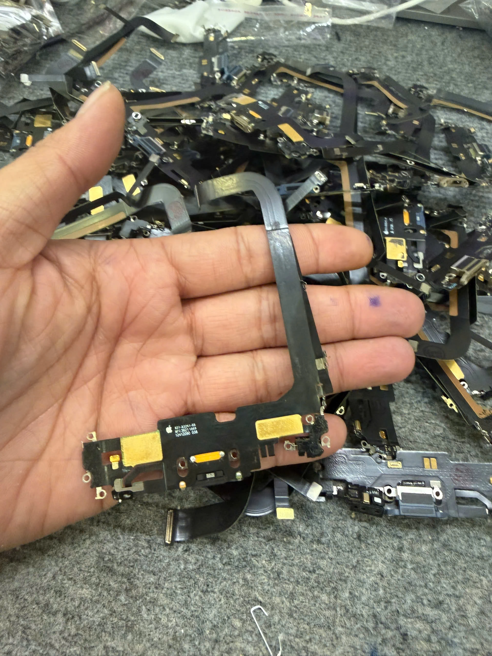 Chân Sạc (Đôi Sạc) iPhone 13 Pro Max (Model A2484, A2641, A2643, A2644, A2645)